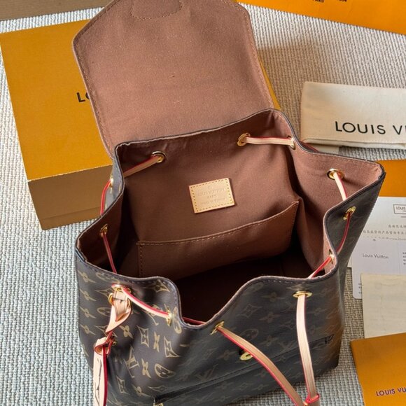 Louis Vuitton Handheld Bags, Chain Bags - Picture 2 of 9